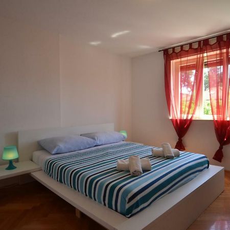 Apartman Terzic Ровин Екстериор снимка