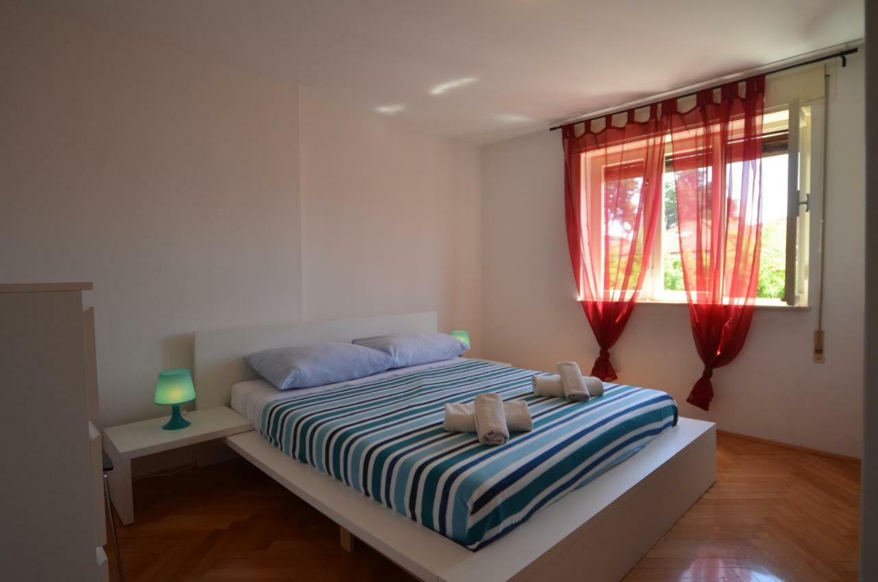 Apartman Terzic Ровин Екстериор снимка