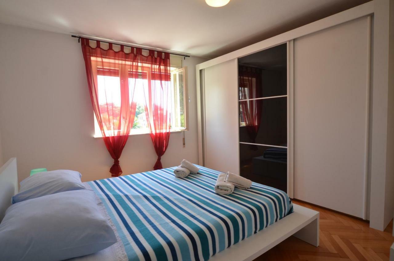 Apartman Terzic Ровин Екстериор снимка